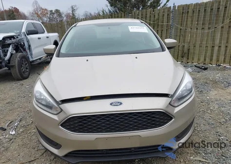 2018 Ford Focus Se z USA, uszkodzony, nr VIN 1FADP3FE1JL276579